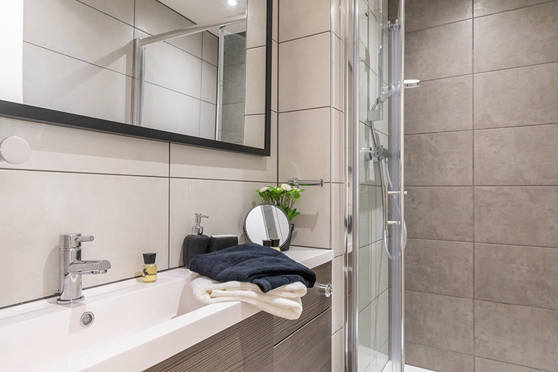 sink-shower-academy-apartments-795×530